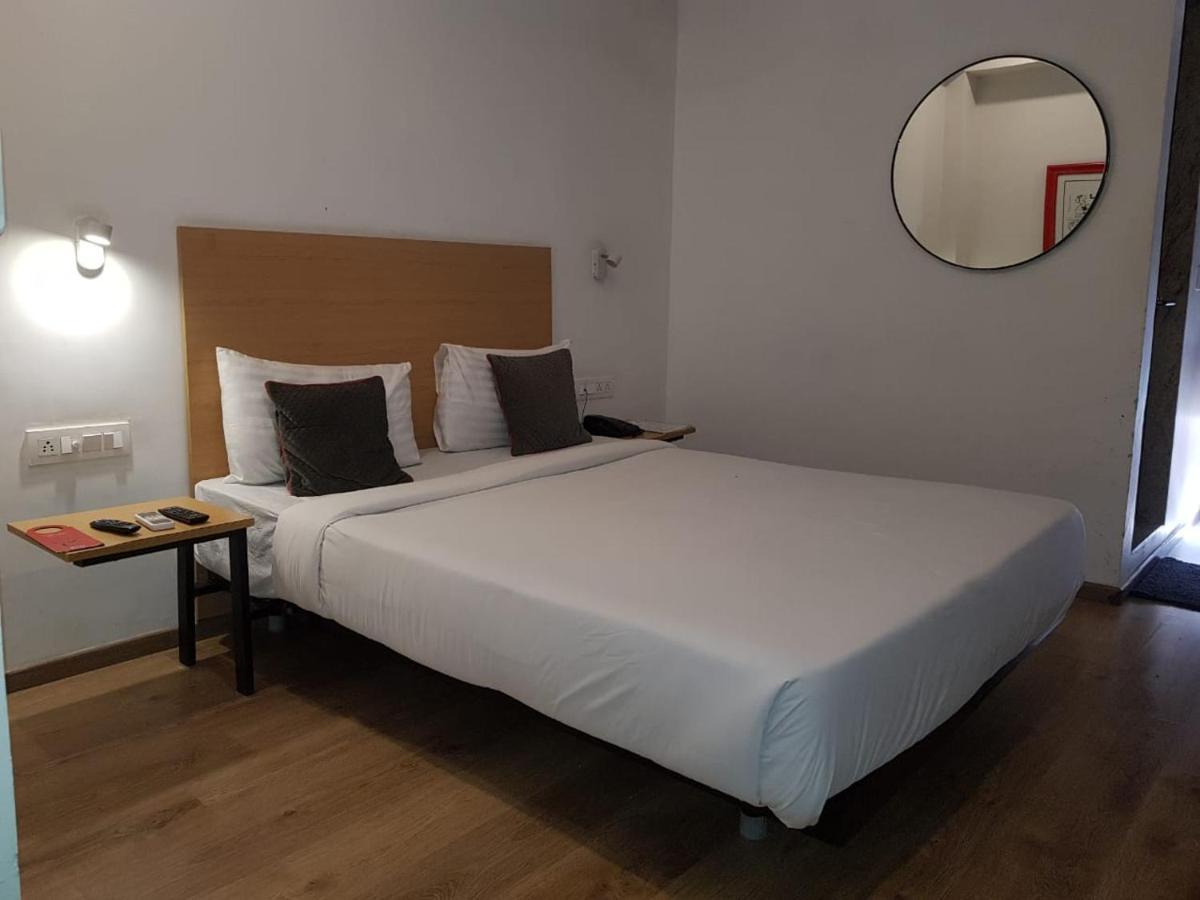 Hotel Unicontinental ムンバイ エクステリア 写真