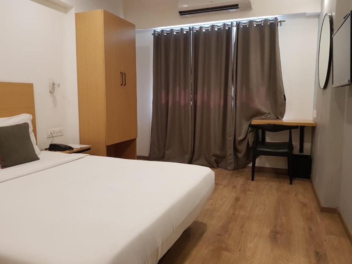 Hotel Unicontinental ムンバイ エクステリア 写真
