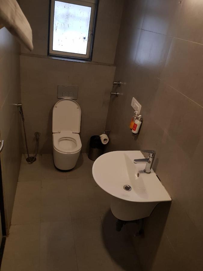 Hotel Unicontinental ムンバイ エクステリア 写真