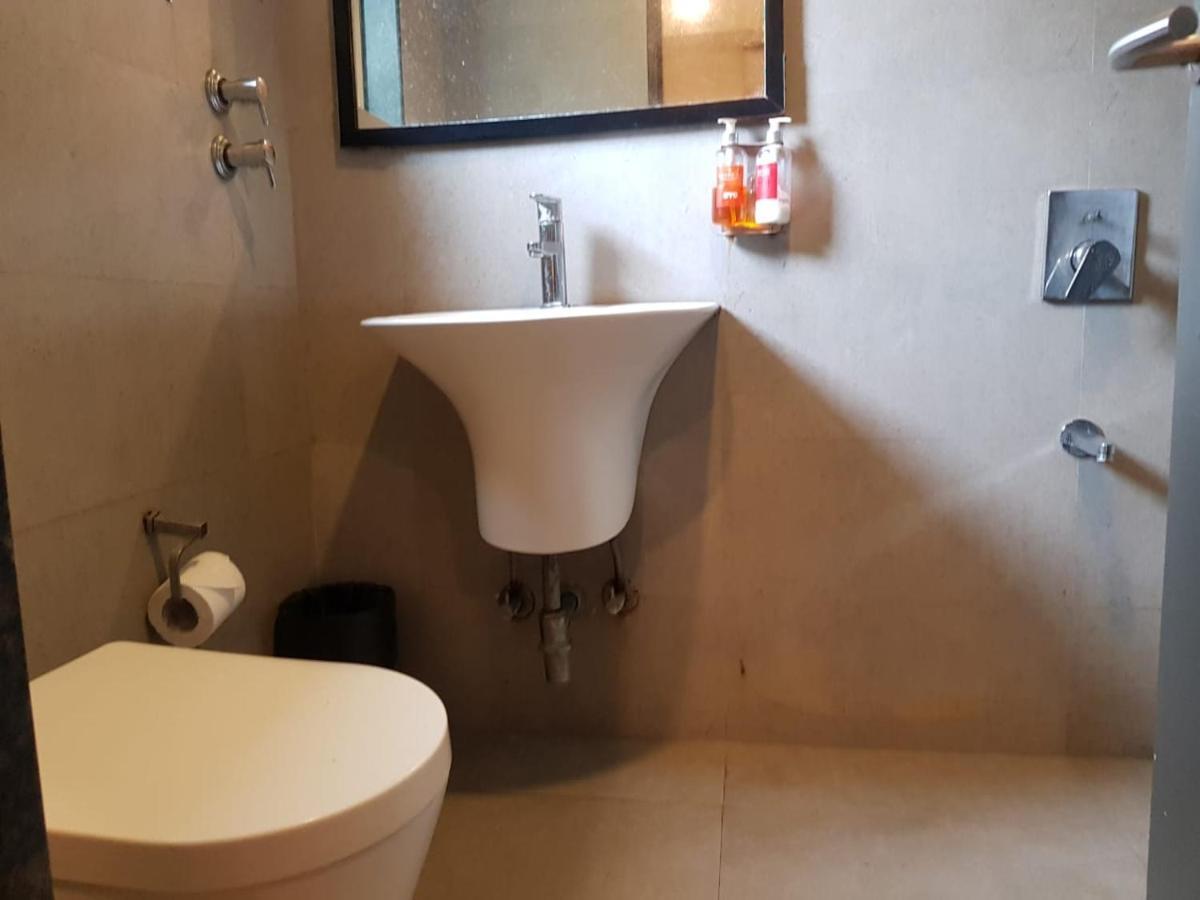 Hotel Unicontinental ムンバイ エクステリア 写真